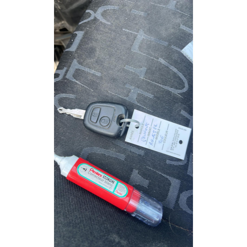 Pretensionneur de ceinture avant droit PEUGEOT 206 Photo n°8