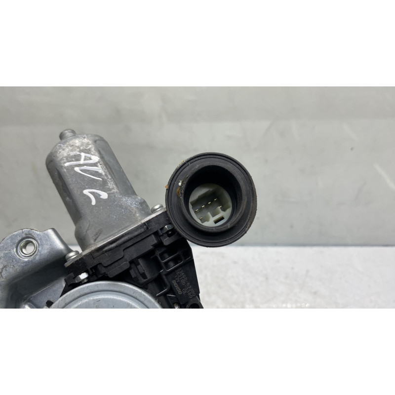Leve vitre electrique avant gauche SUZUKI SWIFT 3 Photo n°3