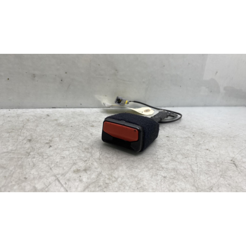 Attache ceinture avant droit PEUGEOT 2008 1 Photo n°1
