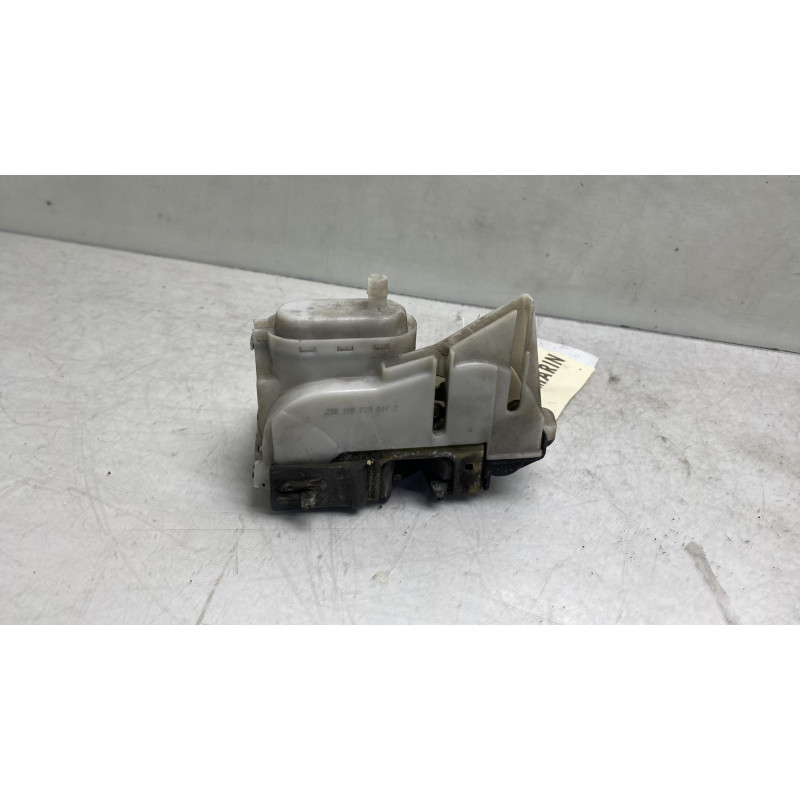 Serrure arriere droit VOLKSWAGEN POLO 3 Photo n°3