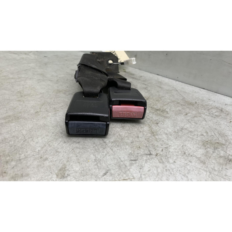 Attache ceinture arriere droit NISSAN QASHQAI 1 Photo n°1