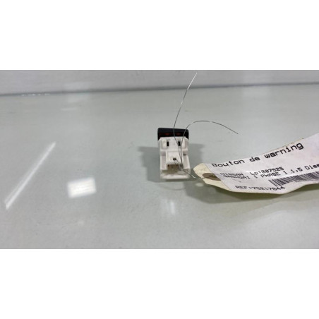Bouton de warning NISSAN QASHQAI 1 Photo n°1