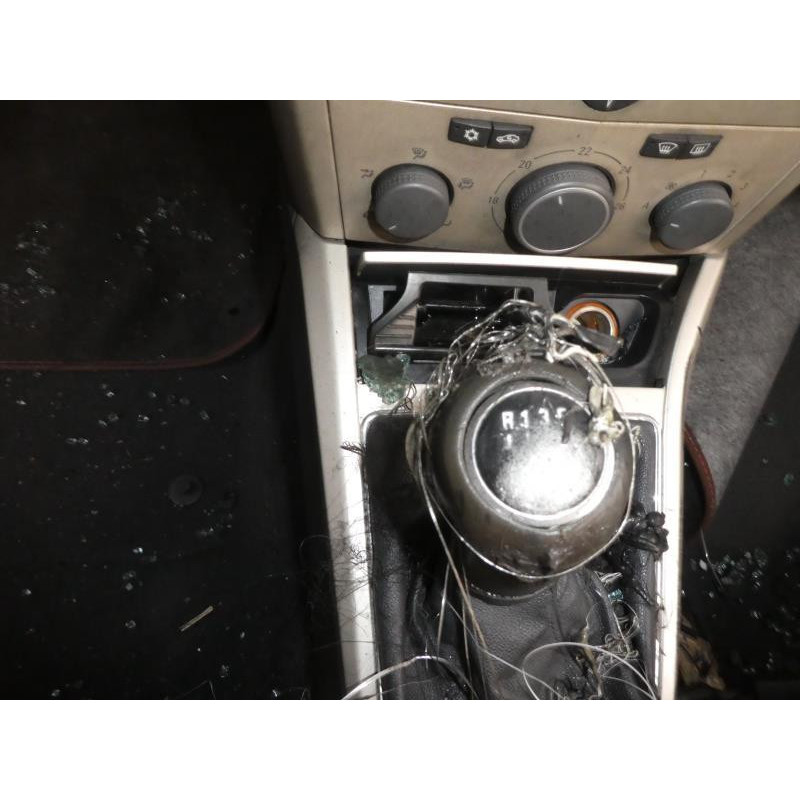 Malle/Hayon arriere OPEL ASTRA H Photo n°15