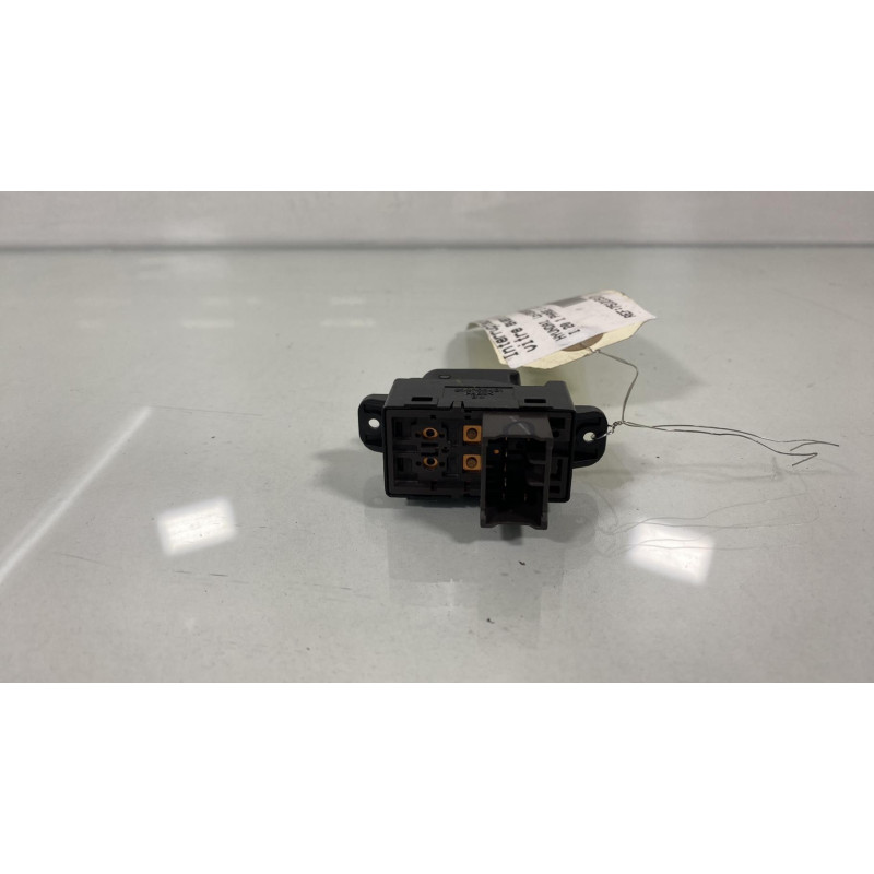 Interrupteur de leve vitre avant droit HYUNDAI I 20 1 Photo n°2