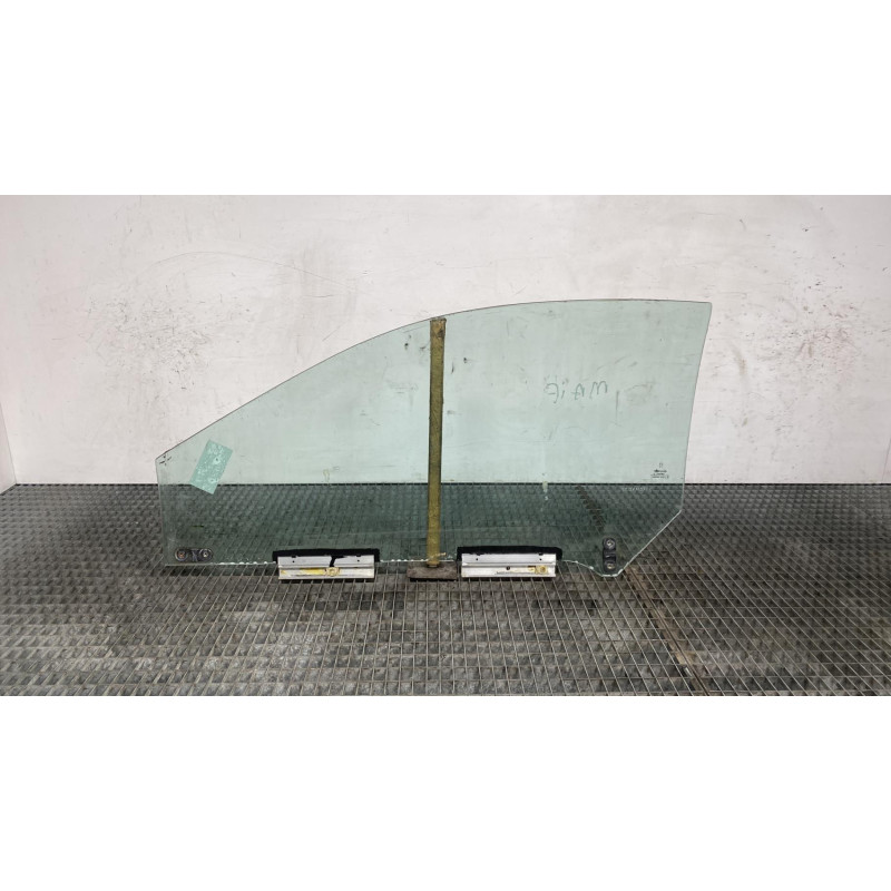Vitre avant droit PEUGEOT 406 Photo n°3