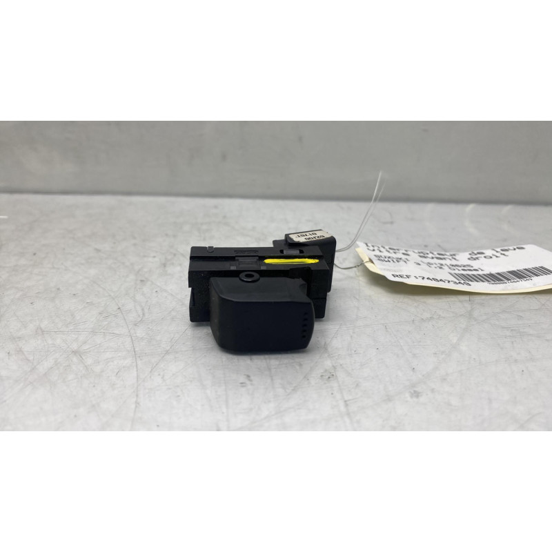 Interrupteur de leve vitre avant droit SUZUKI SWIFT 3 Photo n°1
