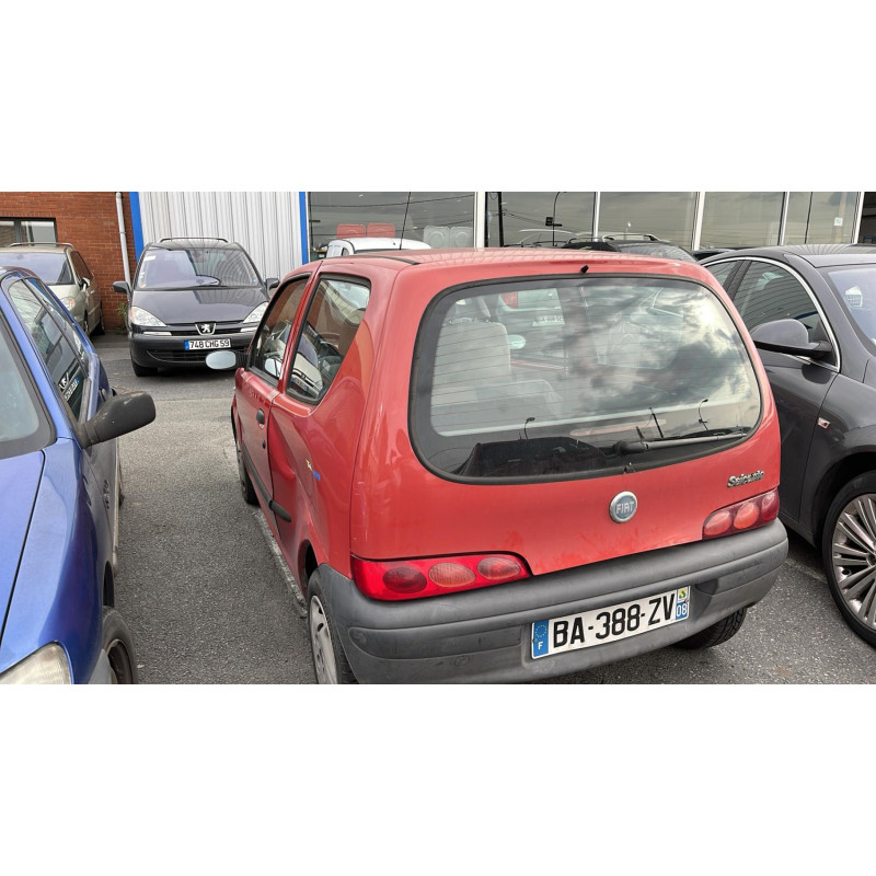 Pare choc arriere FIAT SEICENTO Photo n°8