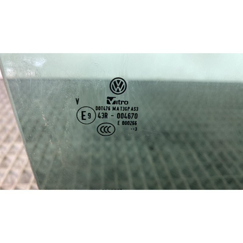 Vitre arriere droit VOLKSWAGEN JETTA 4 Photo n°1