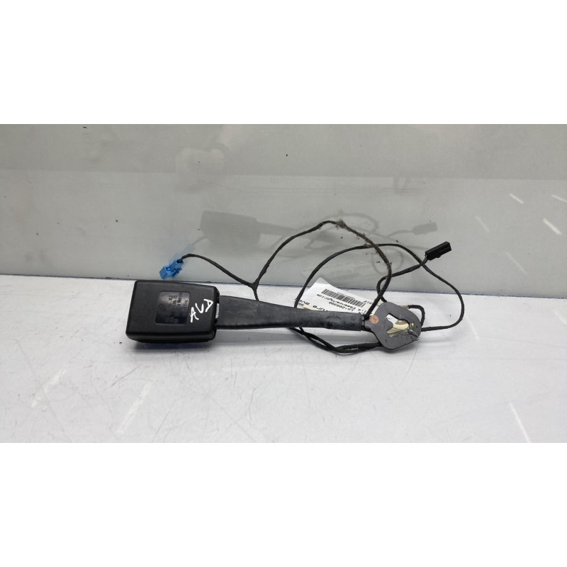 Attache ceinture avant droit VOLKSWAGEN JETTA 4 Photo n°4