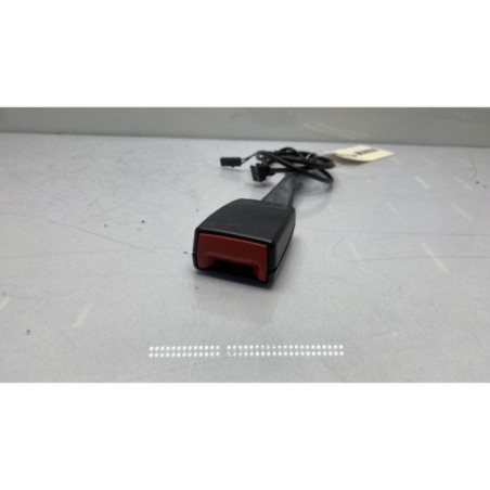 Attache ceinture avant gauche VOLKSWAGEN JETTA 4