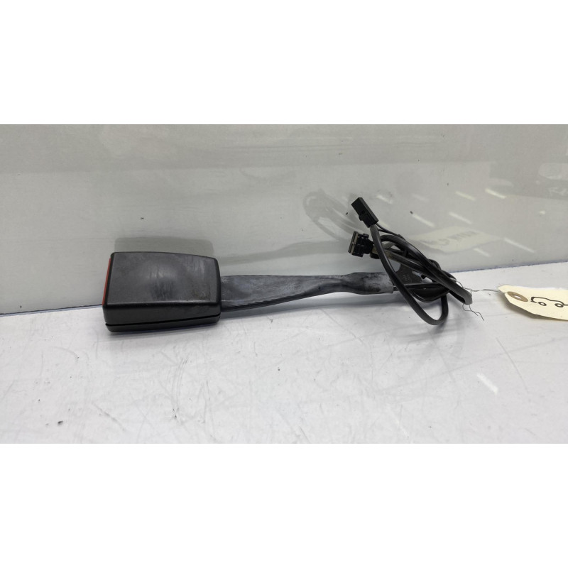 Attache ceinture avant gauche VOLKSWAGEN JETTA 4 Photo n°3