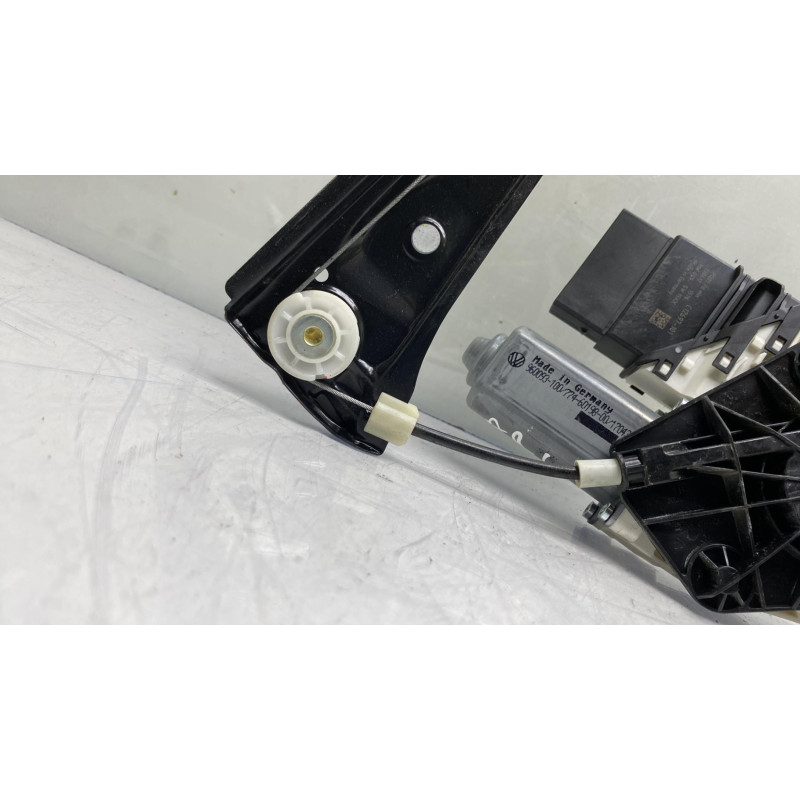 Leve vitre electrique arriere gauche VOLKSWAGEN JETTA 4 Photo n°4