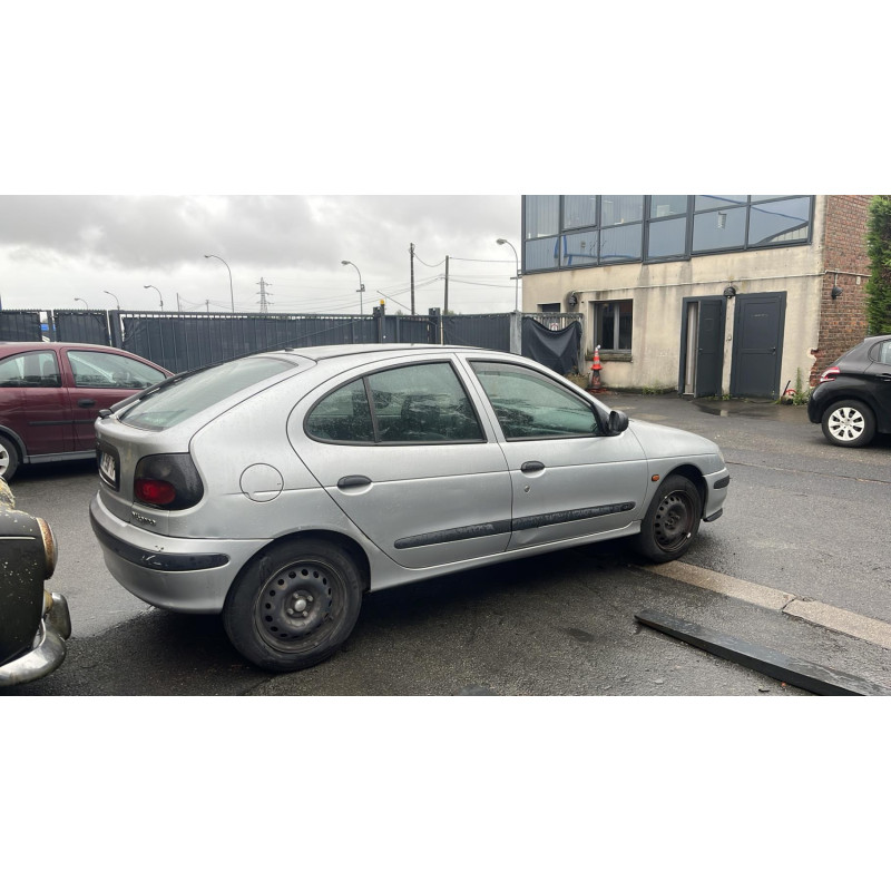 Poignee porte avant droit RENAULT MEGANE 1 Photo n°4