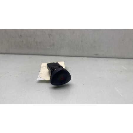 Bouton de warning RENAULT CLIO 2