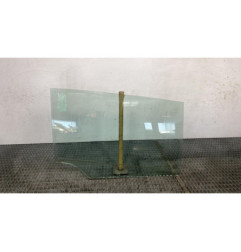 Vitre arriere droit PEUGEOT 5008 1