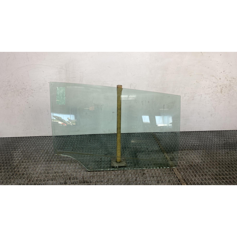 Vitre arriere droit PEUGEOT 5008 1 Photo n°3