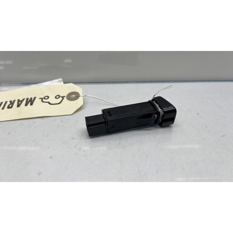 Bouton de warning VOLVO V 60 2 Photo n°4