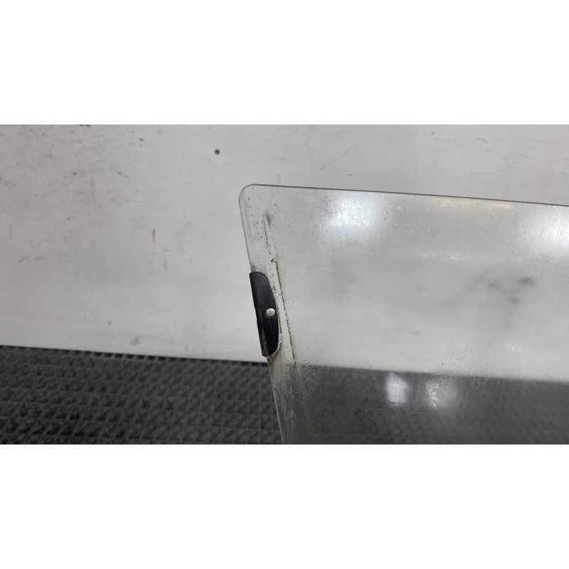 Vitre arriere droit RENAULT CLIO 1 Photo n°6