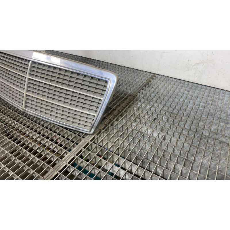 Calandre MERCEDES CLASSE C 202 Photo n°1
