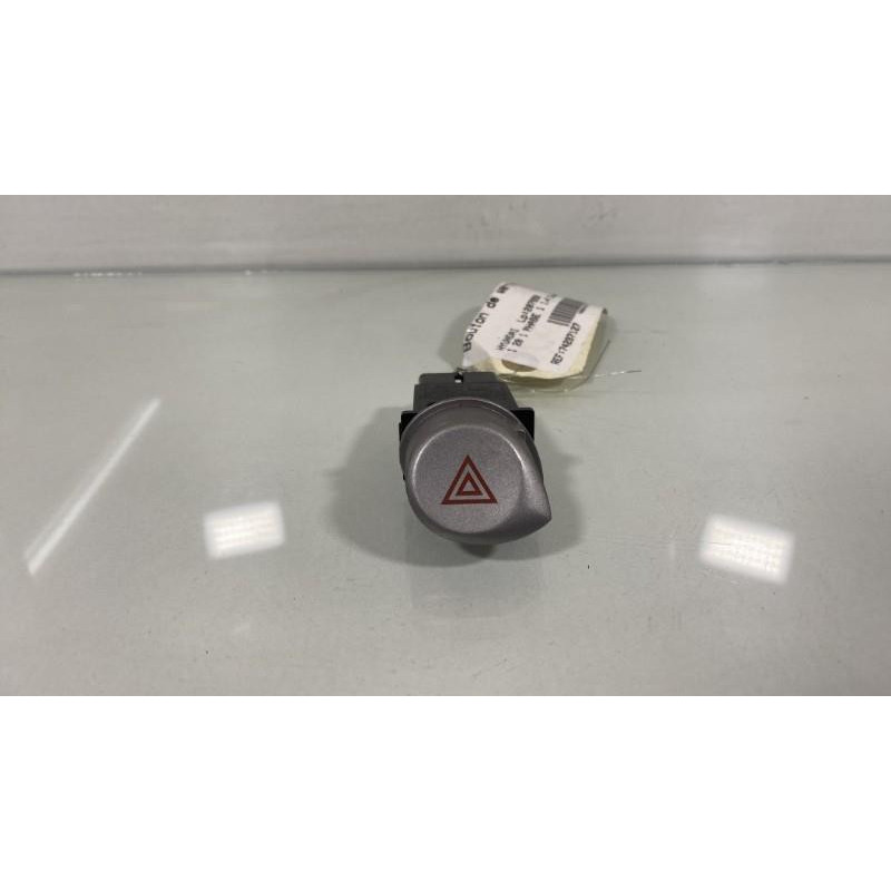 Bouton de warning HYUNDAI I 20 1 Photo n°1