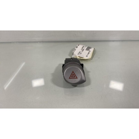 Bouton de warning HYUNDAI I 20 1 Photo n°1