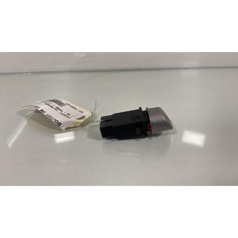 Bouton de warning HYUNDAI I 20 1 Photo n°2