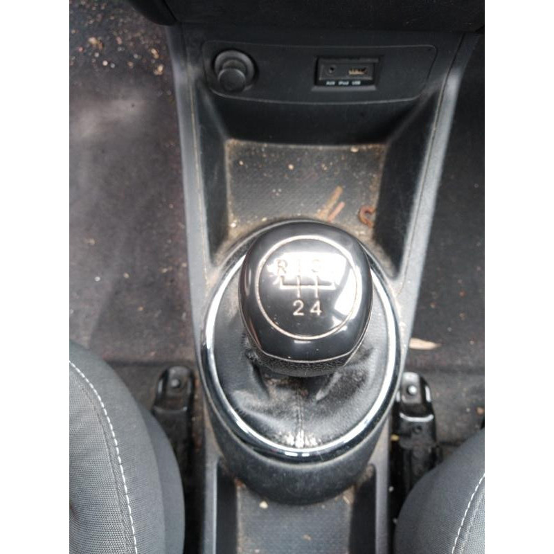 Bouton de warning HYUNDAI I 20 1 Photo n°10