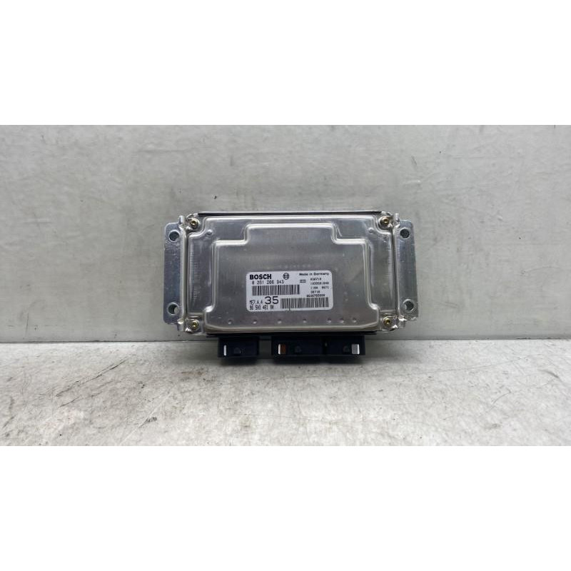 Calculateur moteur PEUGEOT 307 Photo n°4