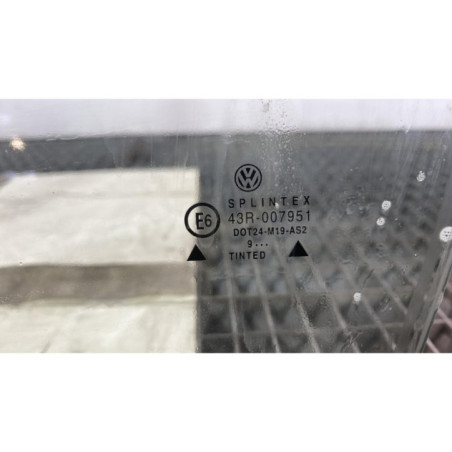 Vitre avant gauche VOLKSWAGEN GOLF 4