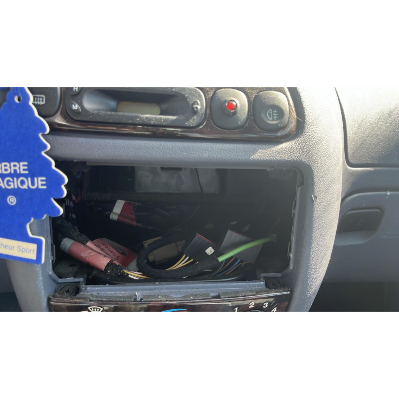 Feu arriere principal gauche (feux) FORD FIESTA 4 Photo n°13