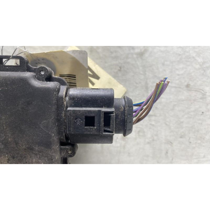Serrure avant droit VOLKSWAGEN GOLF 4 Photo n°4