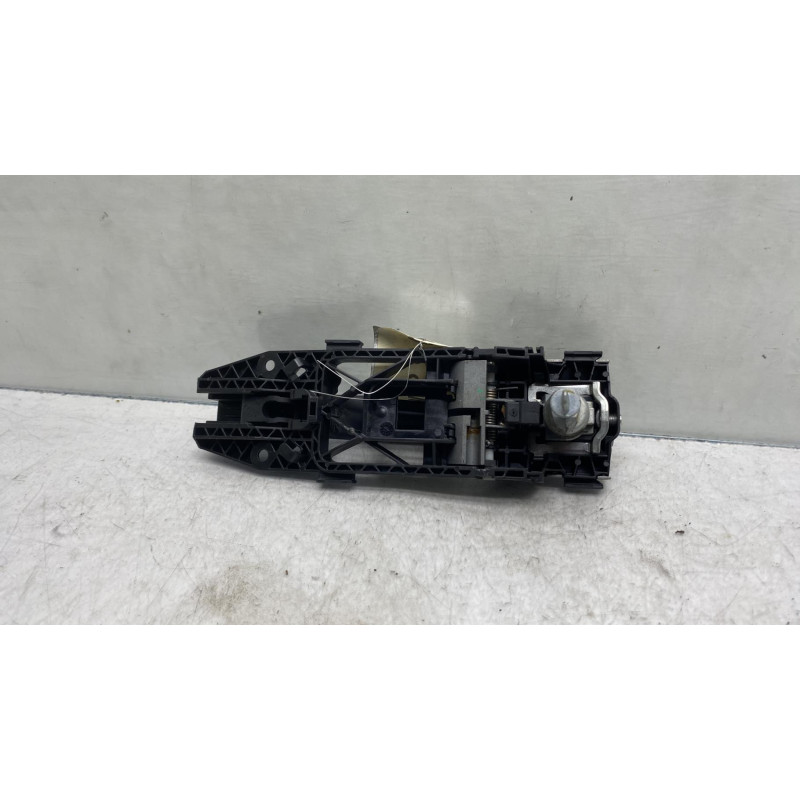 Poignee porte avant gauche VOLKSWAGEN UP Photo n°2