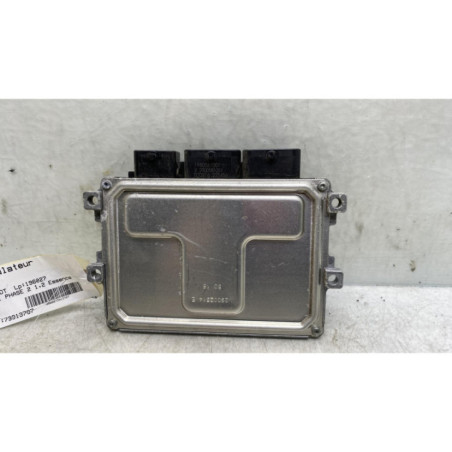 Calculateur moteur PEUGEOT 208 1