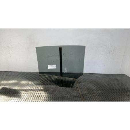 Vitre arriere droit PEUGEOT 208 2 Photo n°1