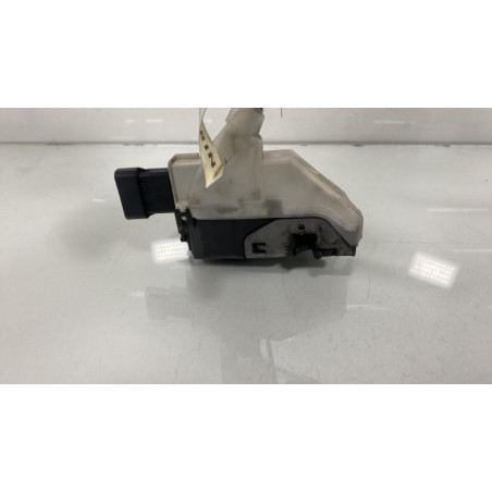 Serrure avant droit PEUGEOT 3008 1