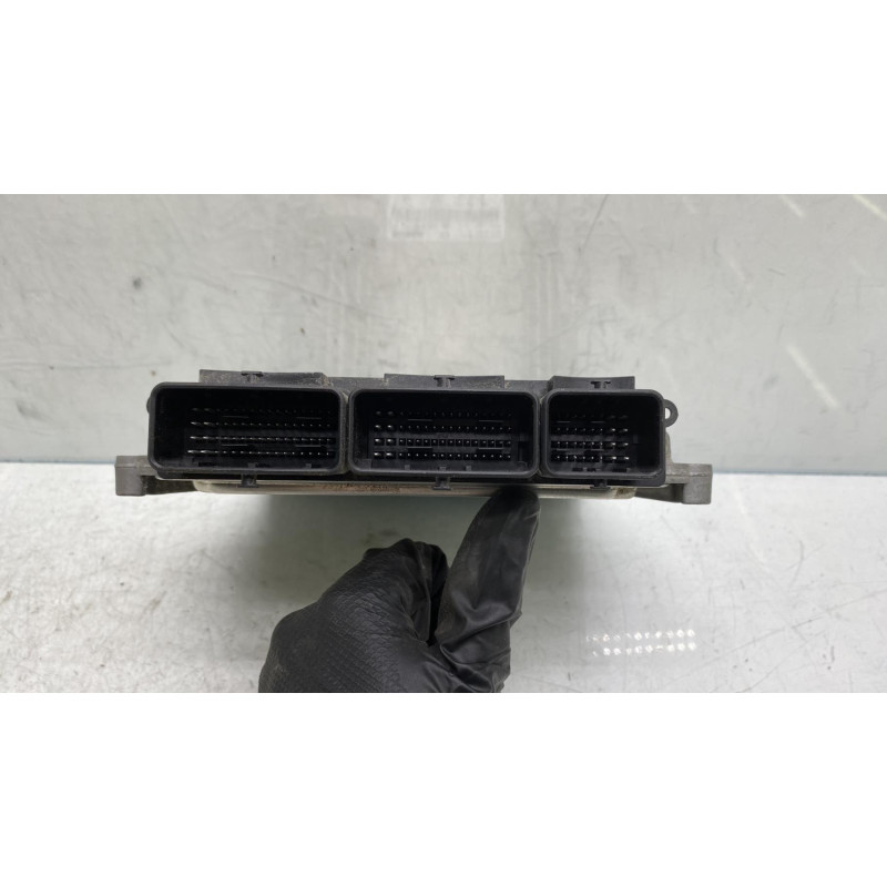 Calculateur moteur RENAULT TRAFIC 2 Photo n°1