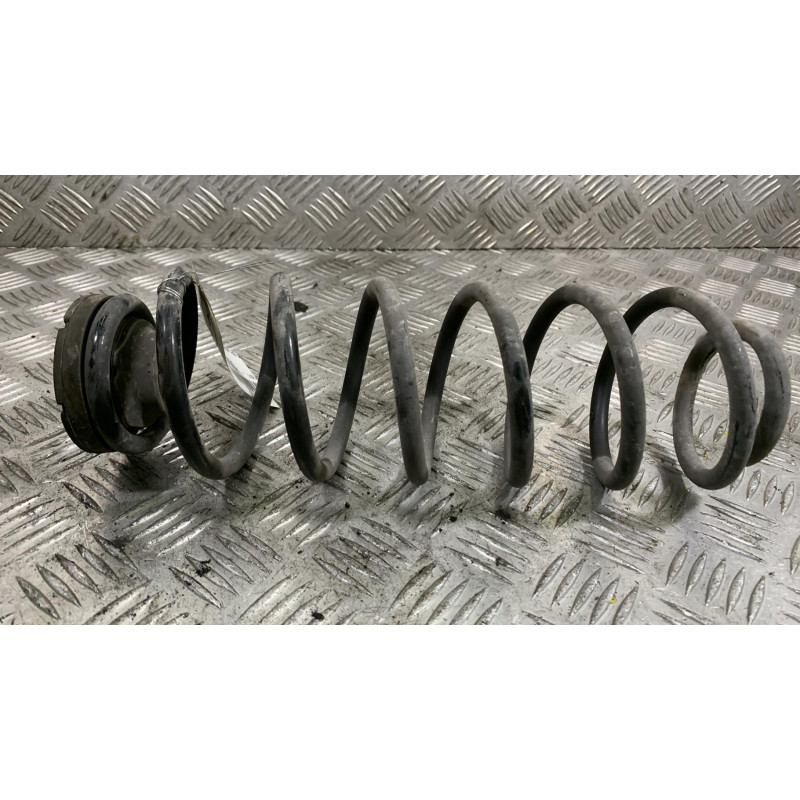 Ressort de suspension arriere droit VOLKSWAGEN POLO 5 Photo n°1