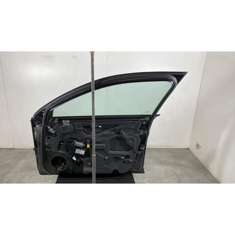 Porte avant droit AUDI A4 2 Photo n°1
