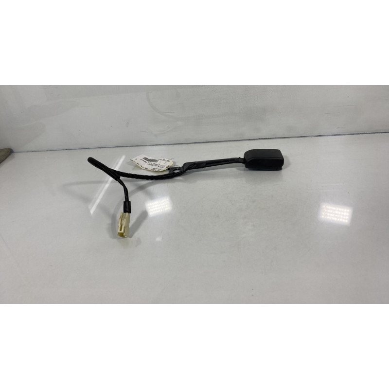 Attache ceinture avant gauche TOYOTA YARIS 2 Photo n°2