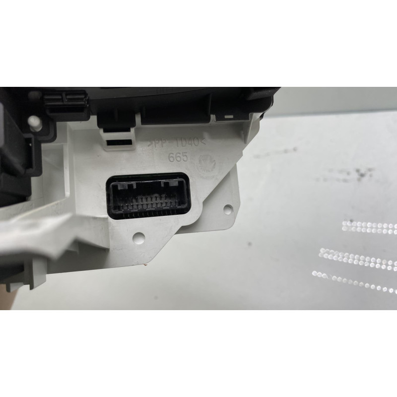 Compteur TOYOTA YARIS 2 Photo n°4
