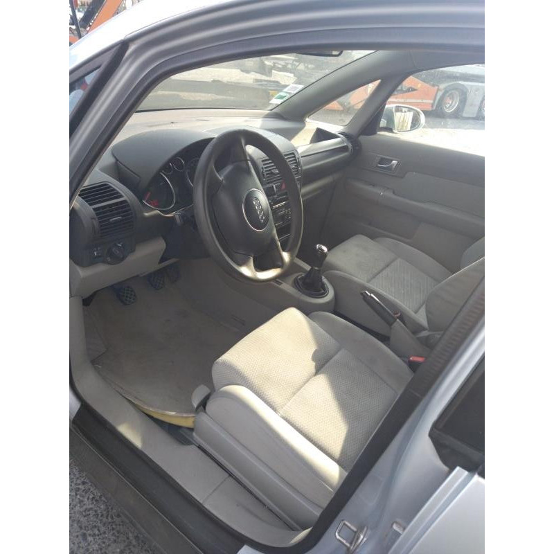 Verin de coffre AUDI A2 Photo n°9