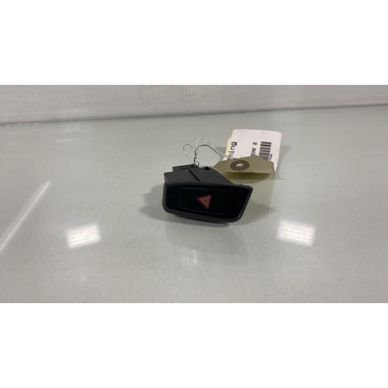 Bouton de warning AUDI A4 3 Photo n°1