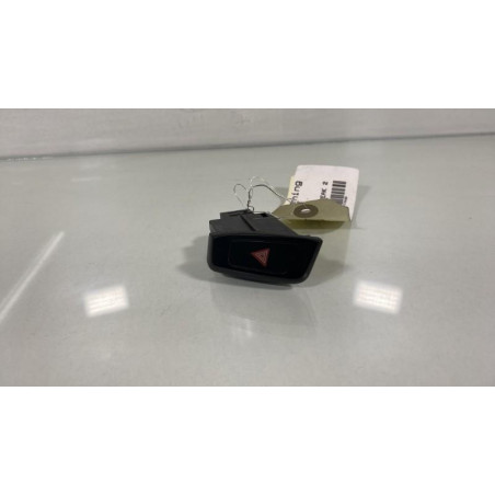 Bouton de warning AUDI A4 3 Photo n°1