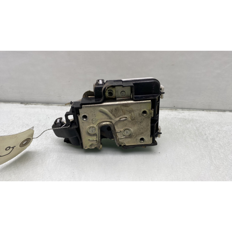 Serrure arriere droit VOLKSWAGEN GOLF 3 Photo n°1