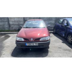 Pare choc arriere RENAULT MEGANE 1