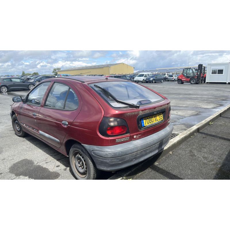 Pare choc arriere RENAULT MEGANE 1 Photo n°12