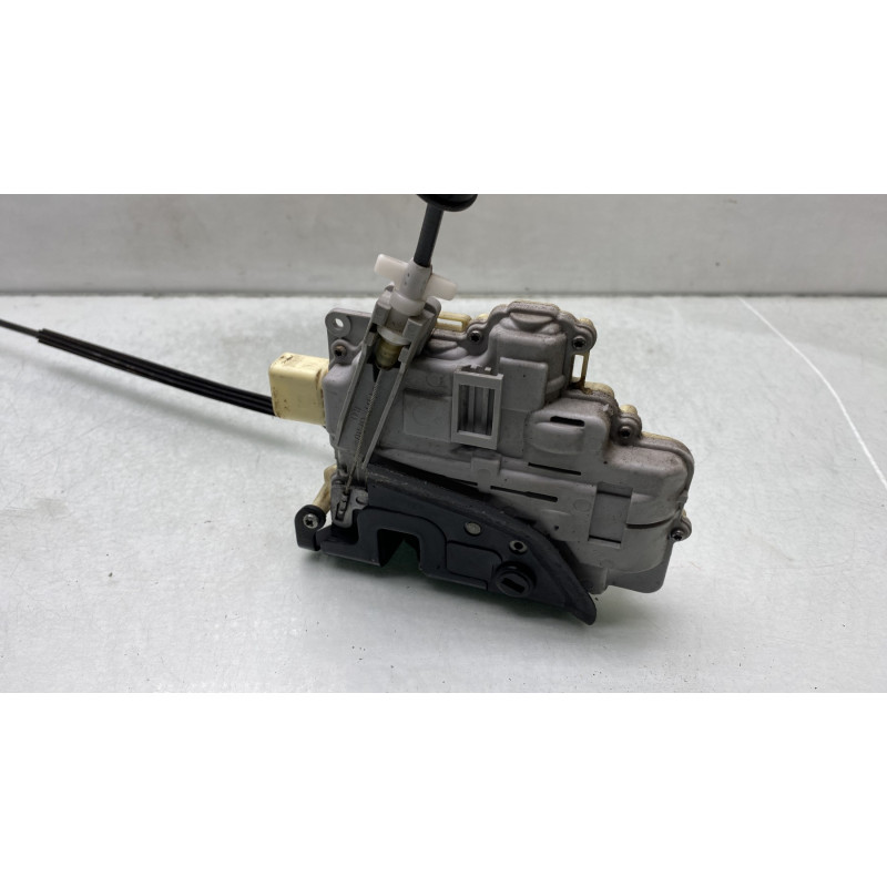 Serrure avant droit VOLKSWAGEN PASSAT 5 Photo n°3