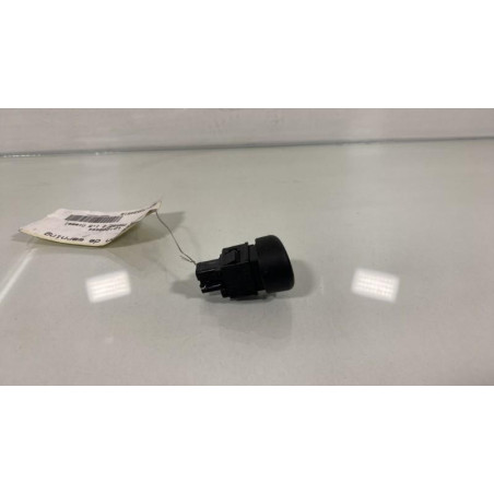 Bouton de warning NISSAN JUKE 1