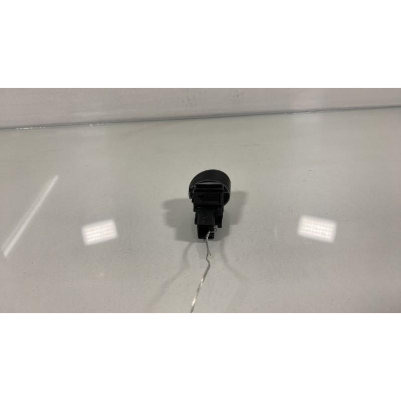 Bouton de warning NISSAN JUKE 1 Photo n°3