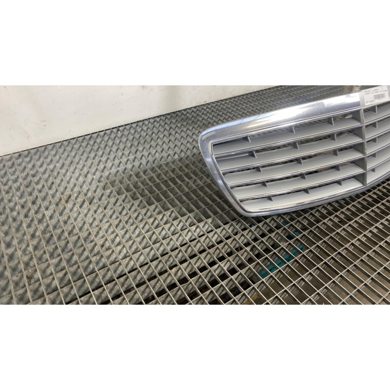 Calandre MERCEDES CLASSE E 211 Photo n°1